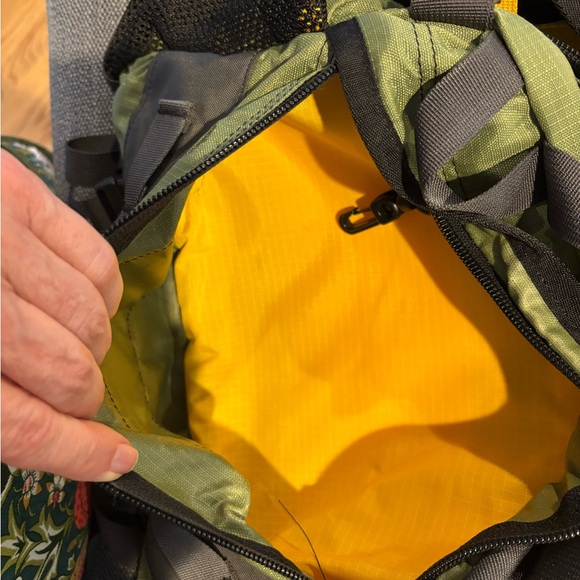 BNWOT  Mountain Smith pack - Picture 4 of 4